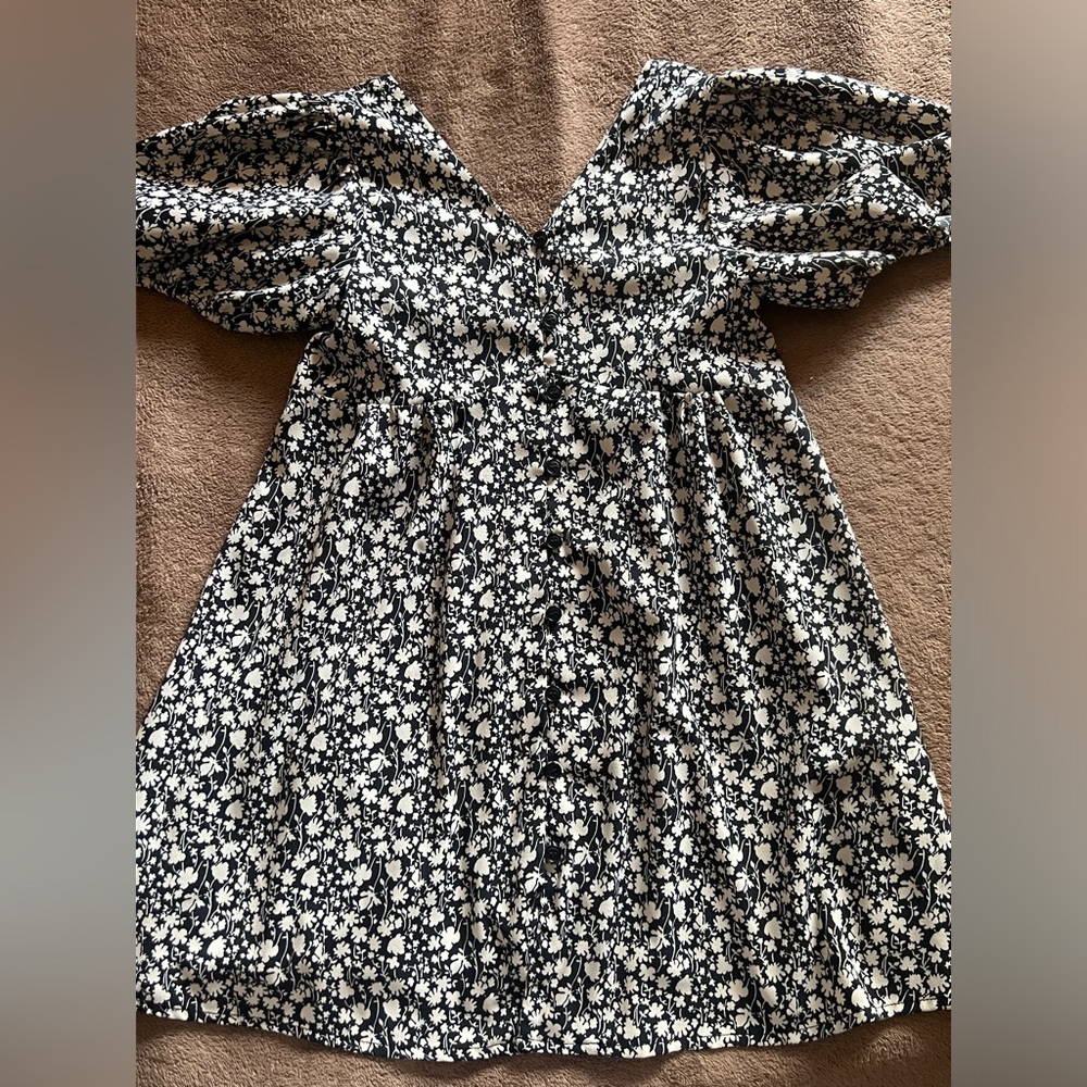 Little girl Zara black and white floral dress